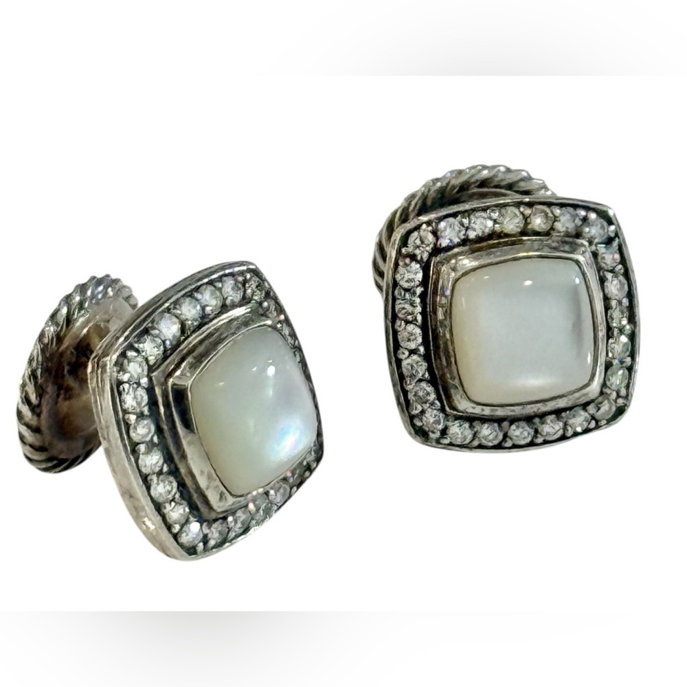 David Yurman Albion Cufflinks With Mother of Pearl, Diamonds & 18K gold. Pouch